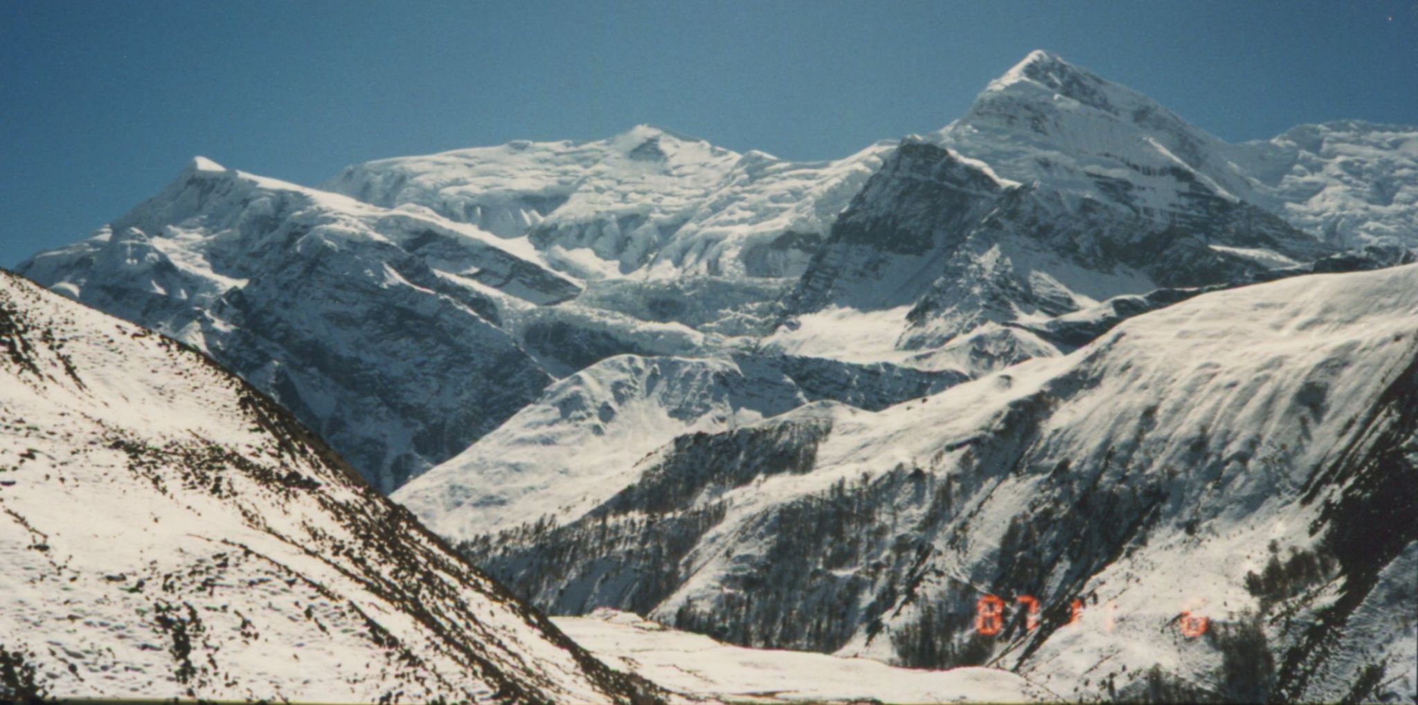 Annapurna Himal on ascent from Manang to Tharong La