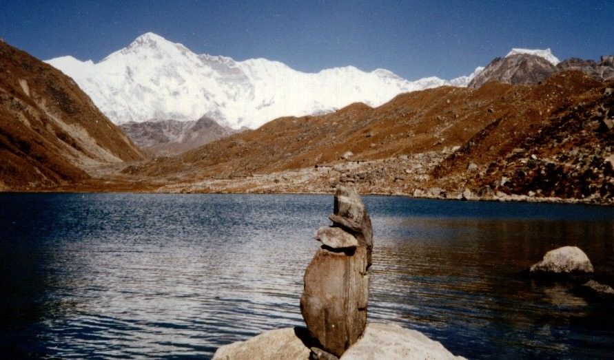 Cho Oyu from lake at Gokyo