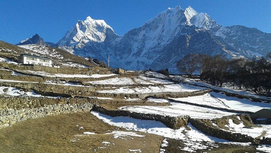 Mount Thamserku and Mount Kang Taiga on route to Gokyo Valley