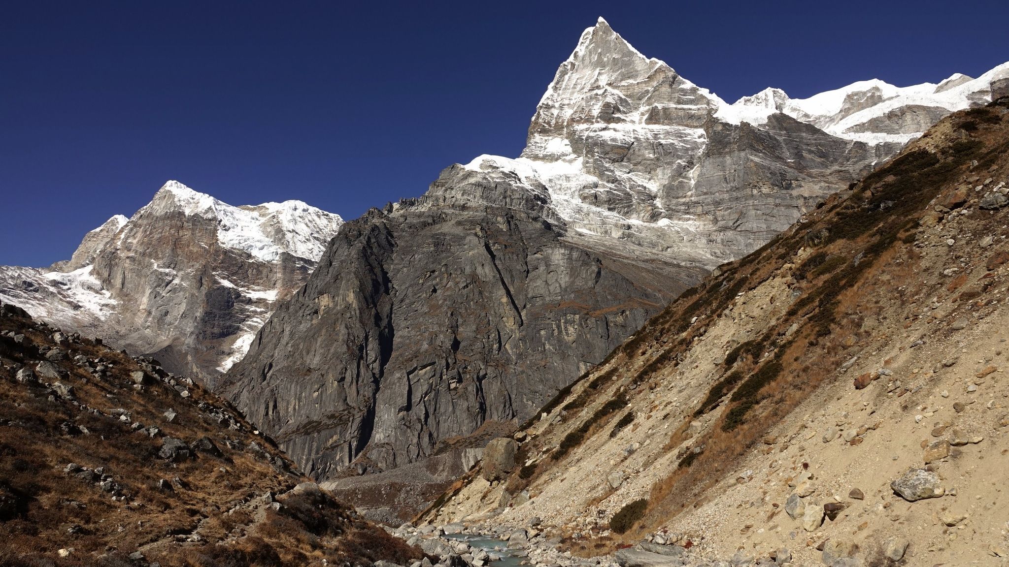 Kusum Kanguru and Peak 43 ( Kyashar ) on ascent to Dig Kare