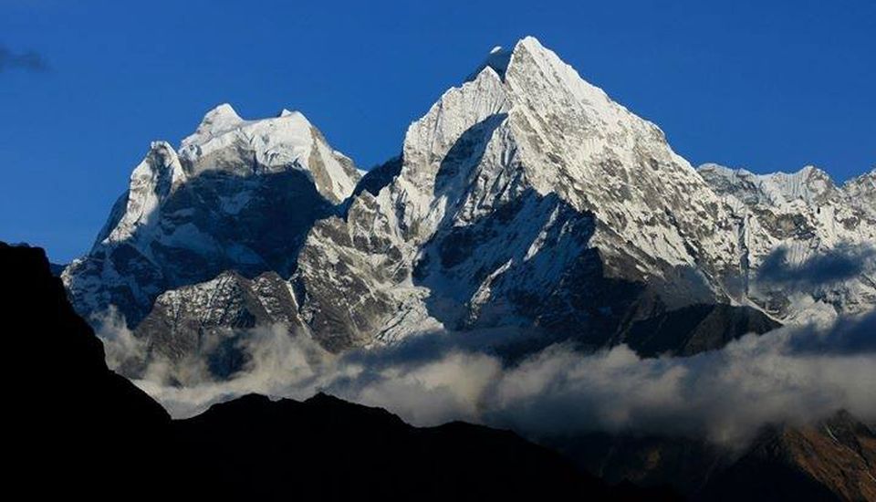 Mount Thamserku and Mount Kang Taiga