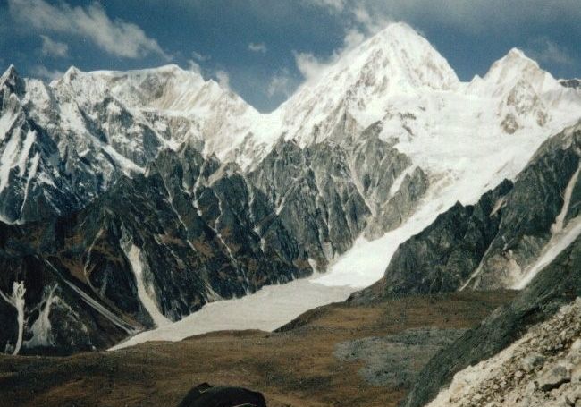 Himlung Himal ( 7126m ) in The Peri Himal on descent from Larkya La