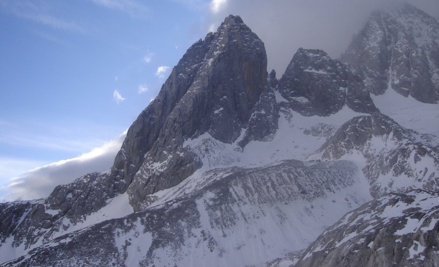 Peaks on Jade Dragon Snow Mountain ( Yulong Xueshan ) 