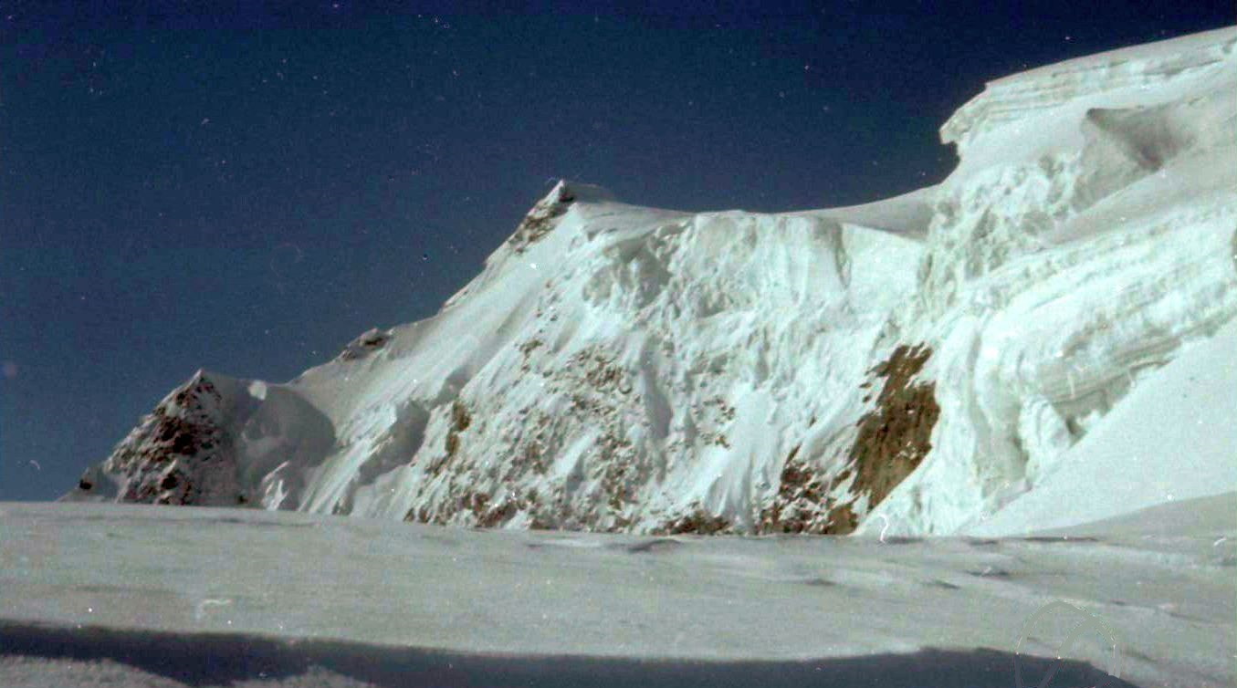 Ice cliffs beneath summit of the Ortler