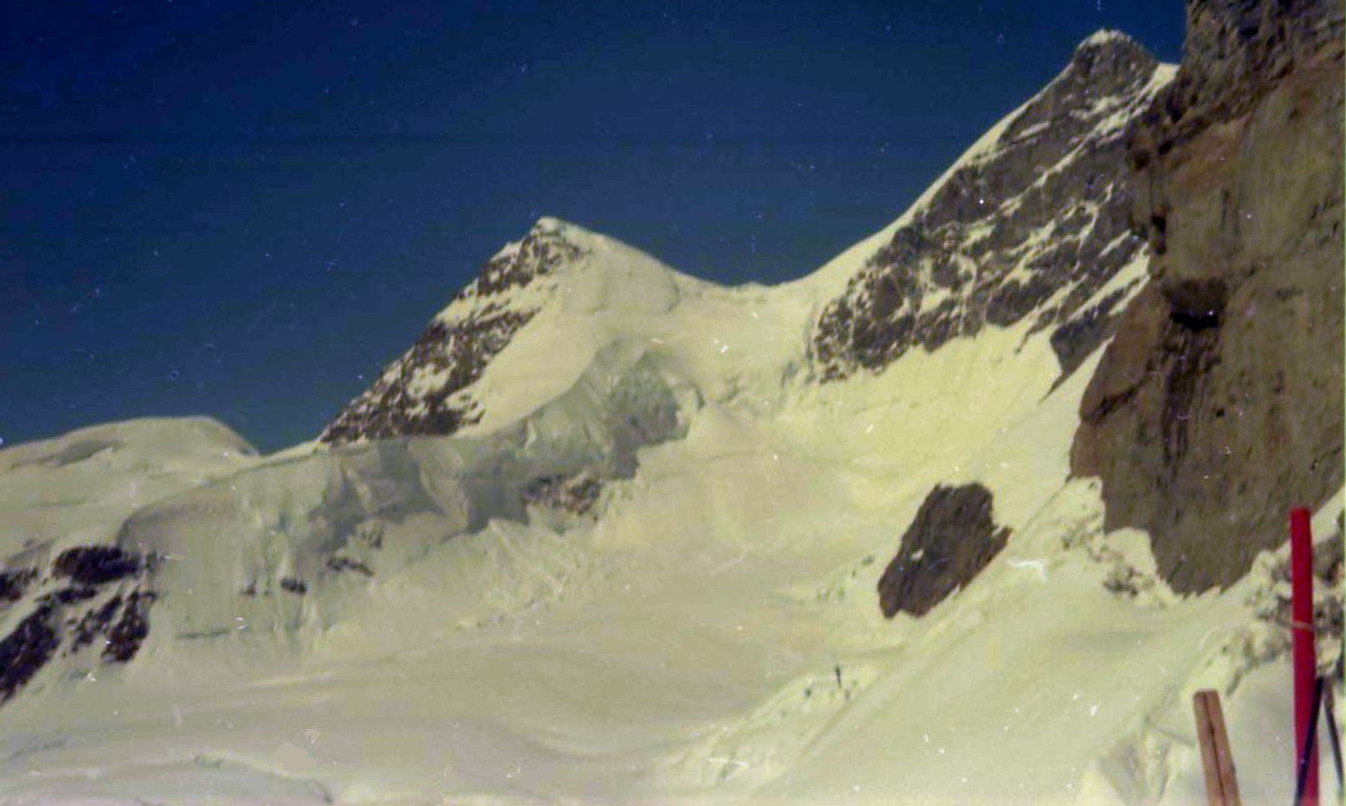 On ascent route of Schreckhorn