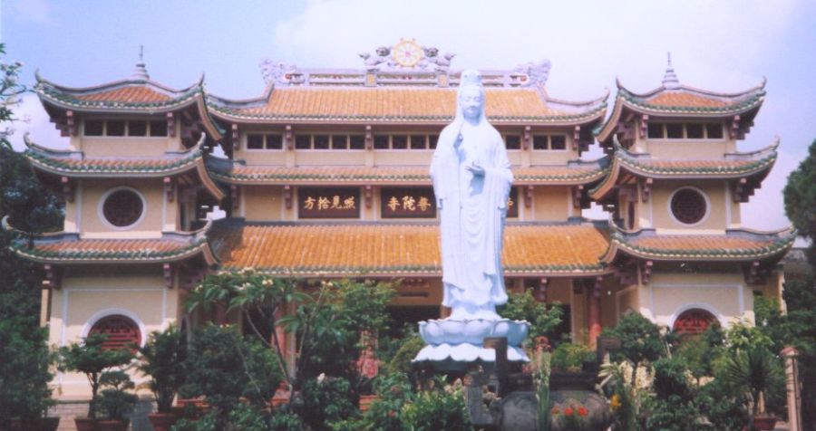 Pho Da Pagoda in Danang