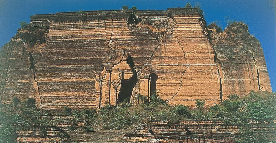 Mingun Paya near Mandalay in northern Myanmar / Burma