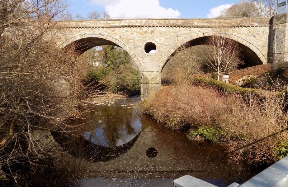 Bridge over the Murieston Water at Mid Calder from Calderwood Country Park