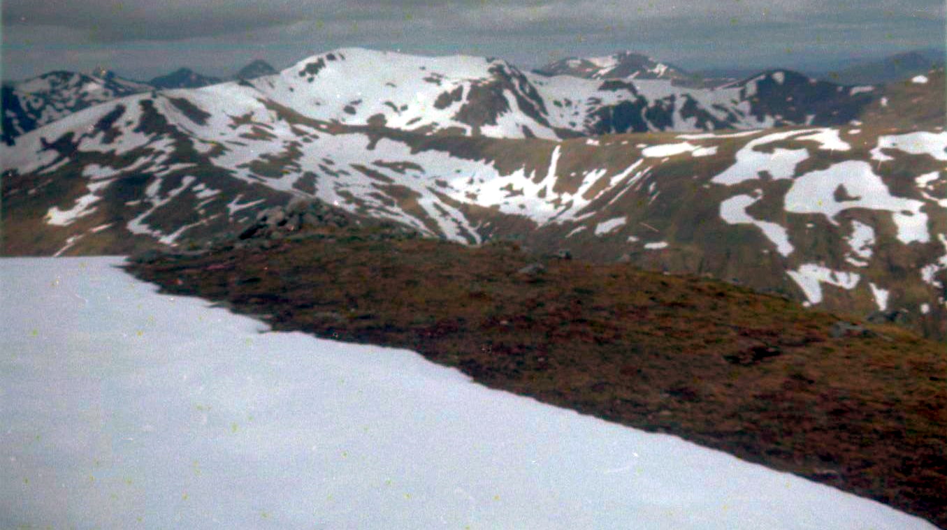 On circuit of Carn a' Mhaim and Derry Cairngorm