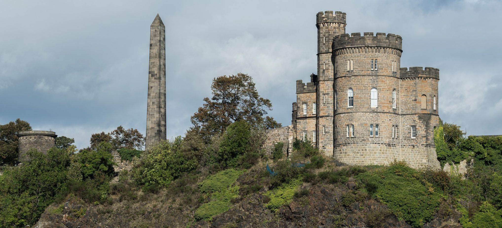 Thomas Hamilton Obelisk ( Political Martyrs Monument ) and Governor's House on Calton Hill