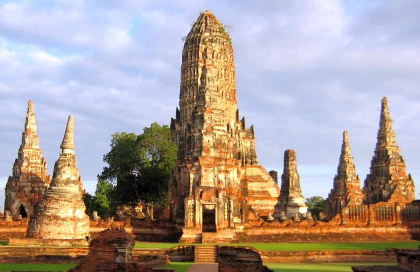 Chedi at Wat Chaiwatthanaram at Ayutthaya