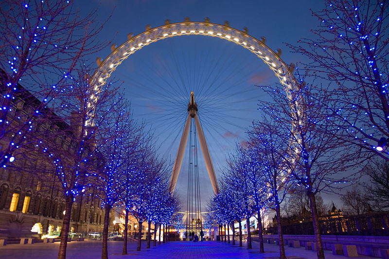 The London Eye illuminated at night